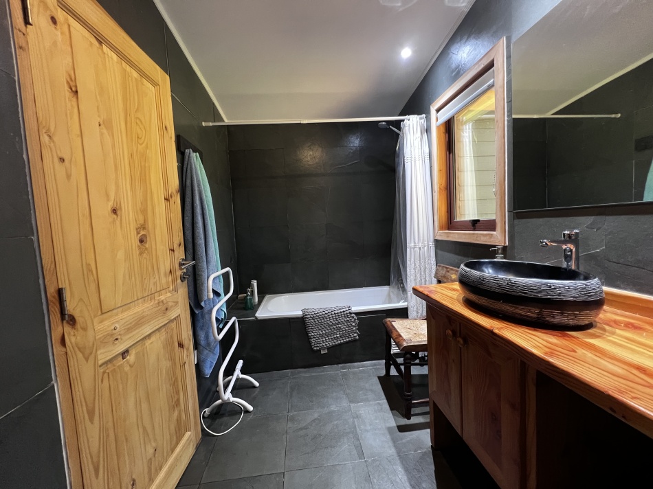 VENTA | Casa 4D3B con Cabaña 2D1B  | Km. 8,5 camino Pucon Villarrica