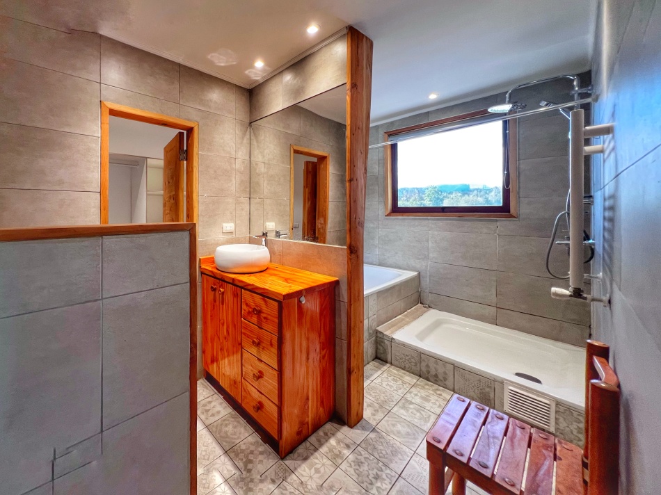 VENTA | Casa 4D3B con Cabaña 2D1B  | Km. 8,5 camino Pucon Villarrica